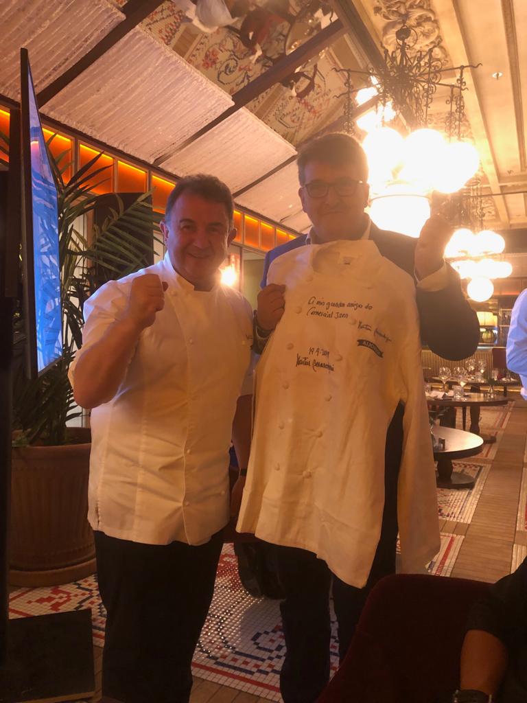 Una gran experiencia y sobre todo, inmensamente agradecido por haber podido compartir una cena tan especial, como fue la cena privada ofrecida por <a href="/Berasategui/">Martín Berasategui</a> con la familia <a href="/jamonesaljomar/">jamones aljomar</a> en #Etxeko de Madrid. 
Una familia excepcional y un chef excepcional.

#MeatAttraction19