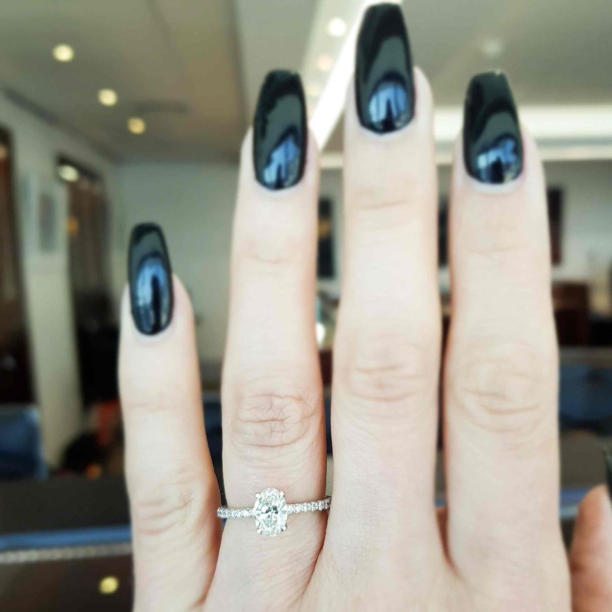 admiring this 1,04ct oval this morning😍

#thediamondshoppe #engagementrings #engagement #diamondring #lovejewelery #explorecapetown #southafrica #wedding #proposal #gettingengaged #jewellery #shesaidyes #instajewellery #jewelleryofinstagram