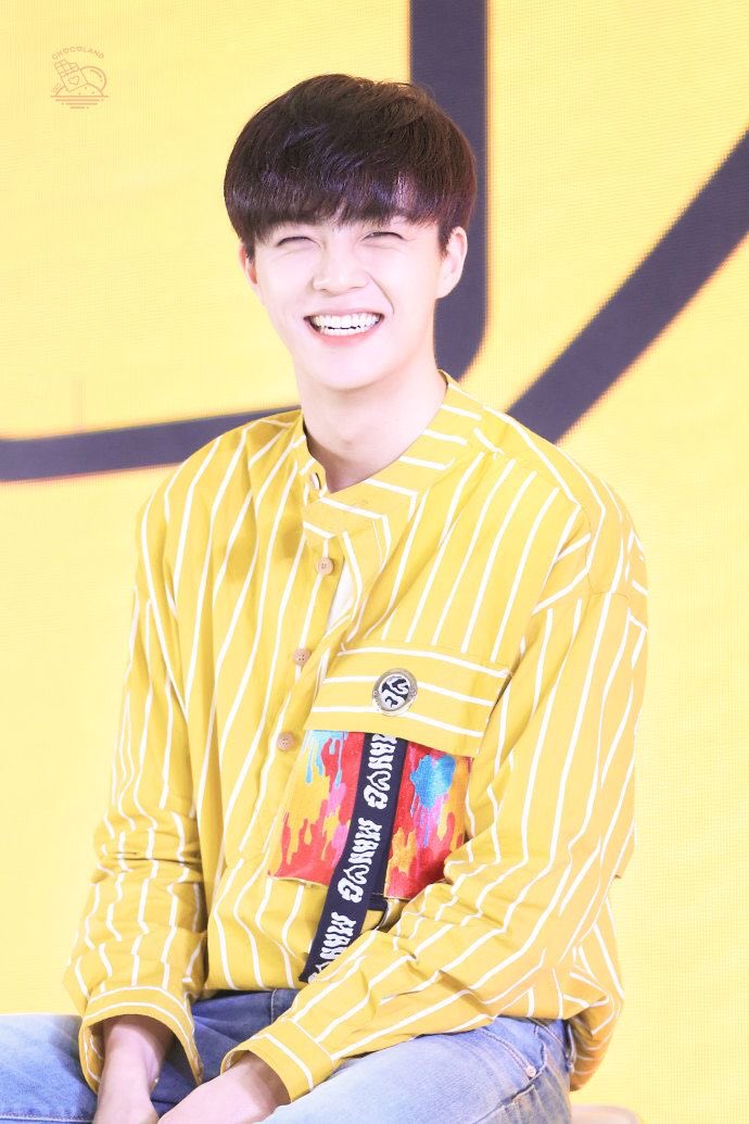 chenlinongpics's tweet photo. happiest birthday to the cutest boy in the entire world, you deserve to be the happiest person in this world.

i can't explain how much you mean to a lot of people, i wish you have this precious smile on your face every single day.

i love you so damn much🥺❤️

#HappyLinongDay https://t.co/Yn17sgKuhJ