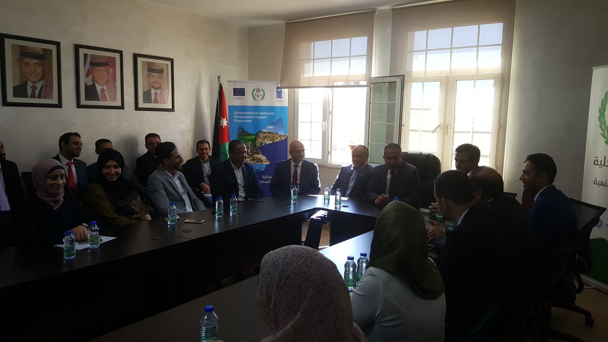 Tomask99's tweet photo. Dr Khaled Abu Hmour, Secretary-General of @moi_jor congratulates staff who started EU🇪🇺 funded &amp; @UNDPJordan @TheHagueAcademy &amp; @uj_news designed MA on Local Administration and Development: “You are ambassadors and the future of the Ministry when it comes to #decentralisation” https://t.co/AvHnxdomOx
