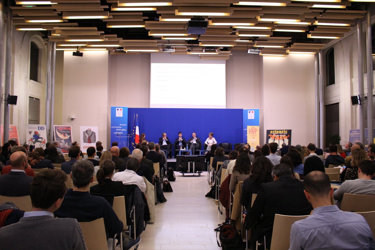 La durabilité des produits : un enjeu de premier plan pour l'#economiecirculaire. Réparation, achat durable, économie de fonctionnalité sont autant de solutions évoquées au colloque de <a href="/HalteOP/">HOP - Halte à l'obsolescence programmée</a> au @Min_Ecologie #obsolescence #loiAntigaspillage