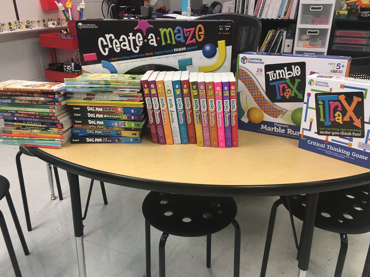 ShanCreekmore's tweet photo. Thanks to Scholastic Book Clubs and The Patterson Partnership for my new classroom goodies! Lots of new books to be read by some awesome third graders and new STEM activities! #pattersonpartnership https://t.co/nIcHsAn15m