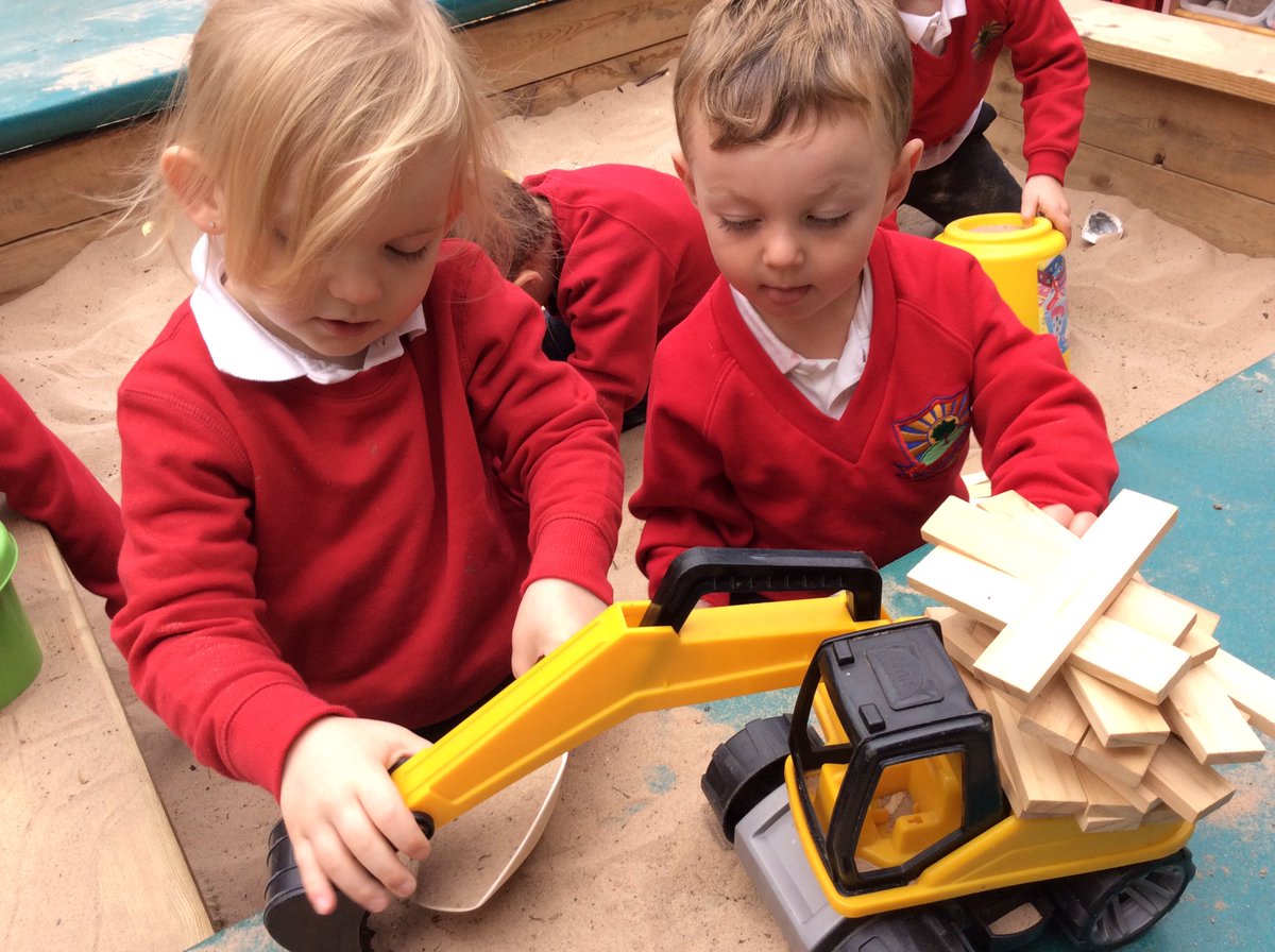 newscothill's tweet photo. EYFS have opened our shop today! Everyone is busy and there is a lot of collaborative learning in action. #EYFS #learningthroughplay #makingitreal #calmingminds #yoga https://t.co/yD6NqOSdw3