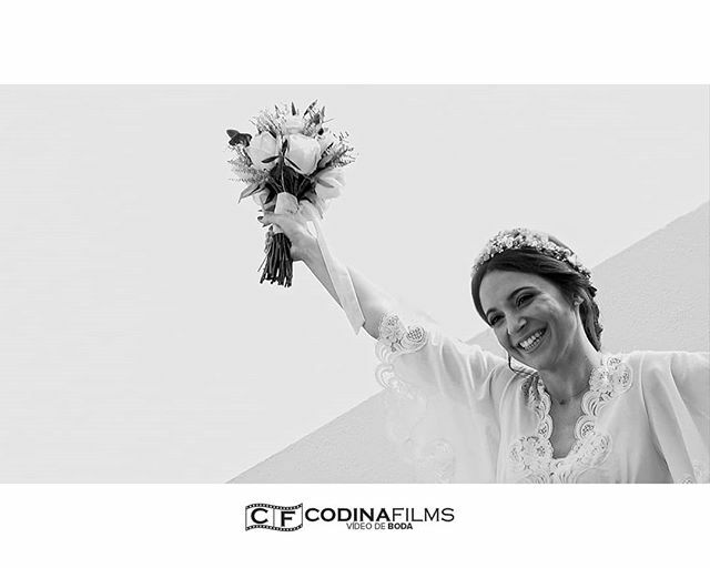 codinafilms's tweet photo. Así de feliz estaba Laura antes de su ceremonia! 💐

#videodeboda #weddingfilm #bodasnet #love #almeria #bodasbonitas #novia #ramodenovia #happy #bodasalmeria #weddingmakeup #bodamas #andalucia #murcia https://t.co/vvevaj7196 https://t.co/eBmKxHEhl4