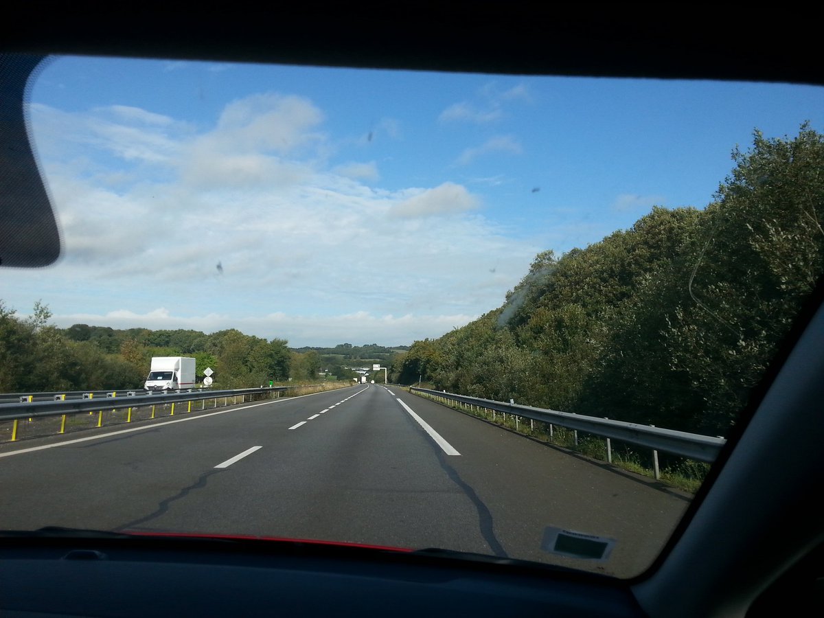 Je suis sur la route avec <a href="/FvrPierre/">Pierre Favreau</a> pour aller vers le soleil .... preuve à l'appui! Les bretons de <a href="/letincellerh/">L'étincelle RH✨</a> peuvent être fiers
#labretagnecavousgagne #ilfaitaussibeauici