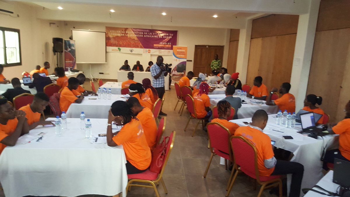 SimoneDakiche's tweet photo. #roadtonairobi #ICPD25 @afriyan_togo @UNFPA_TOGO @JosianeYaguibou La voix des jeunes comptent. Nothing about me without me. Sur les questions de la jeunesse, composons avec les jeunes.
#GoToNairobiSummit https://t.co/KM5EelQwqr