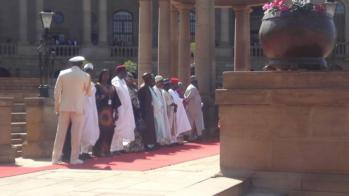 [BEHIND-THE-SCENES] #NigeriaInSA: The official talks between South Africa's President Cyril Ramaphosa and Nigeria's President Muhammadu Buhari are currently underway on the occasion of Buhari's state visit to South Africa. 🇿🇦 🇳🇬 #CNBCAfrica