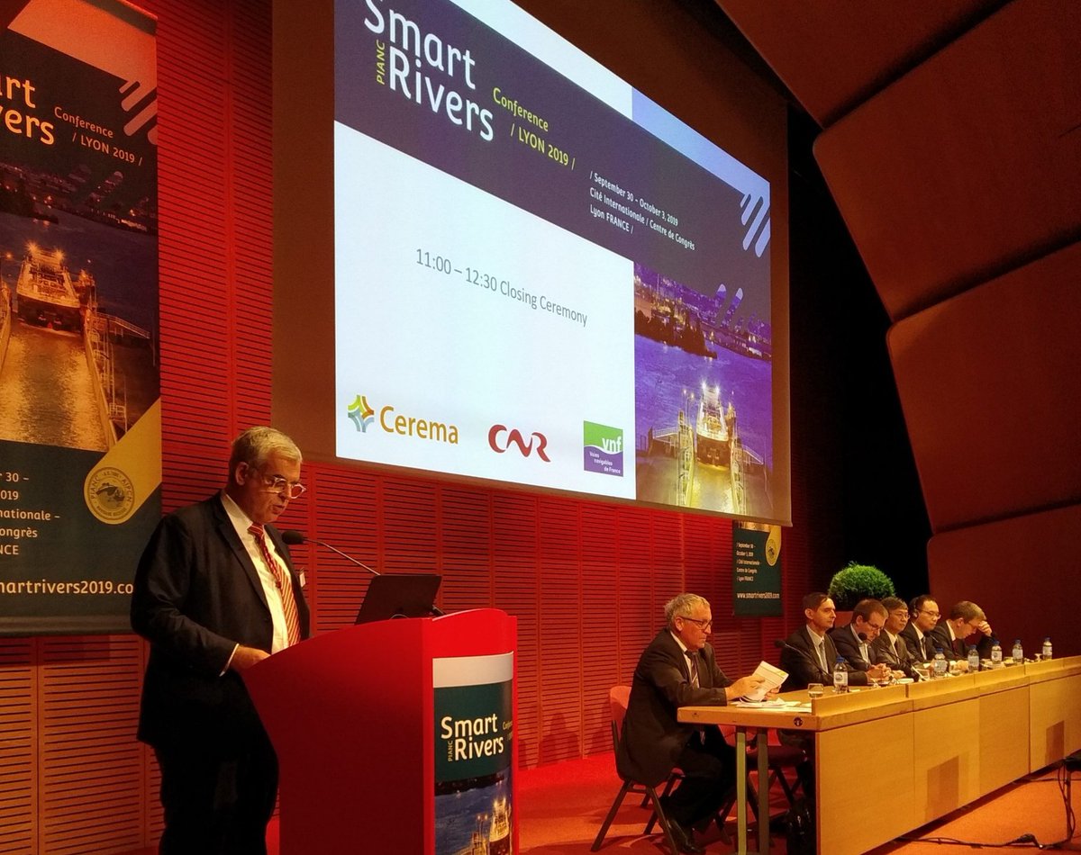 CeremaCom's tweet image. Pascal Terrasse @Pterrasse, Directeur de la stratégie et de la communication du @CeremaCom débute la session plénière de clôture de Smart Rivers @2019smart en insistant sur l&apos;importance de cette édition et de l&apos;implication des partenaires. @vnf_officiel @CNR_officiel @PIANC1