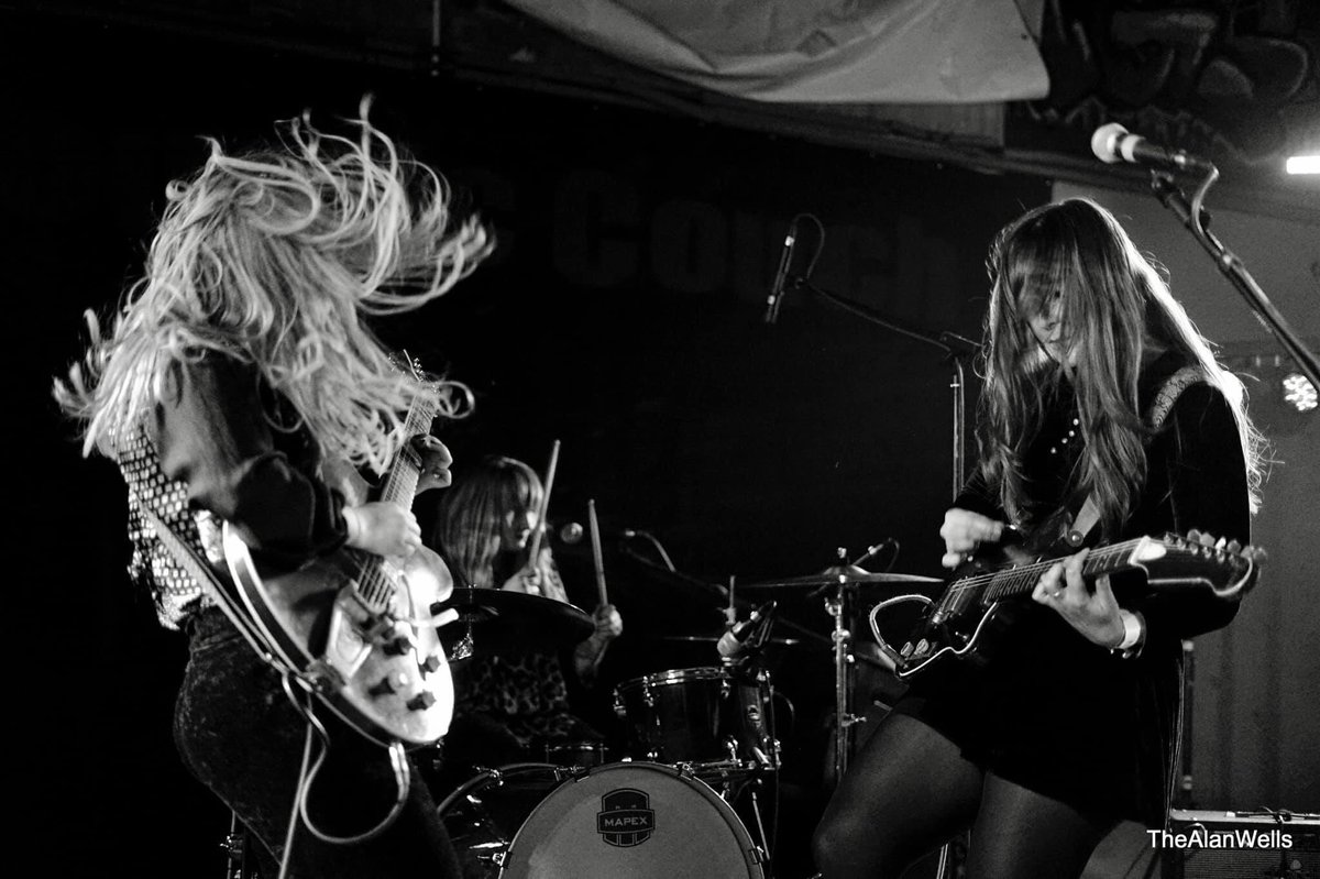 Upcoming UK SHOWS 🇬🇧 
26.10  HOTBOX, CHELMSFORD
06.11  COLOURS, LONDON 
Get ya tix now⚡️ 📷:<a href="/TheAlanWells/">Alan Wells</a> #whatsonlondon #whatson #garagerock #womeninrock #femaleisnotagenre