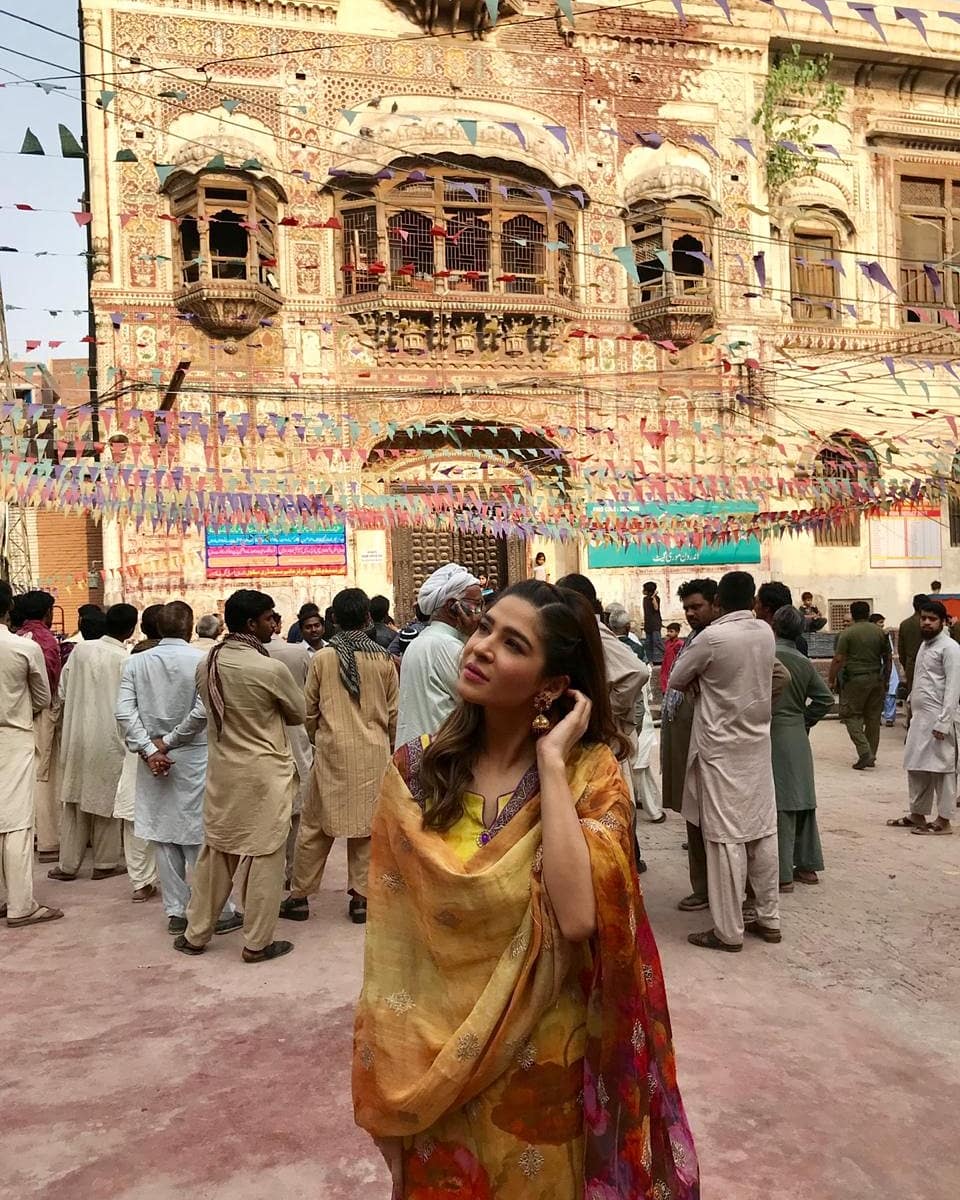 TvKahani's tweet photo. #ayeshaomar who is playing an interesting character of #Gulnaz in the movie #Kaafkangna is an intance love story between a Pakistani boy & an indian girl Directed by a super star writer
Khalil Ur Rehman,kaaf kangna is all set to release on 25October19 #take2pr #tvkahani https://t.co/t76198Sle3