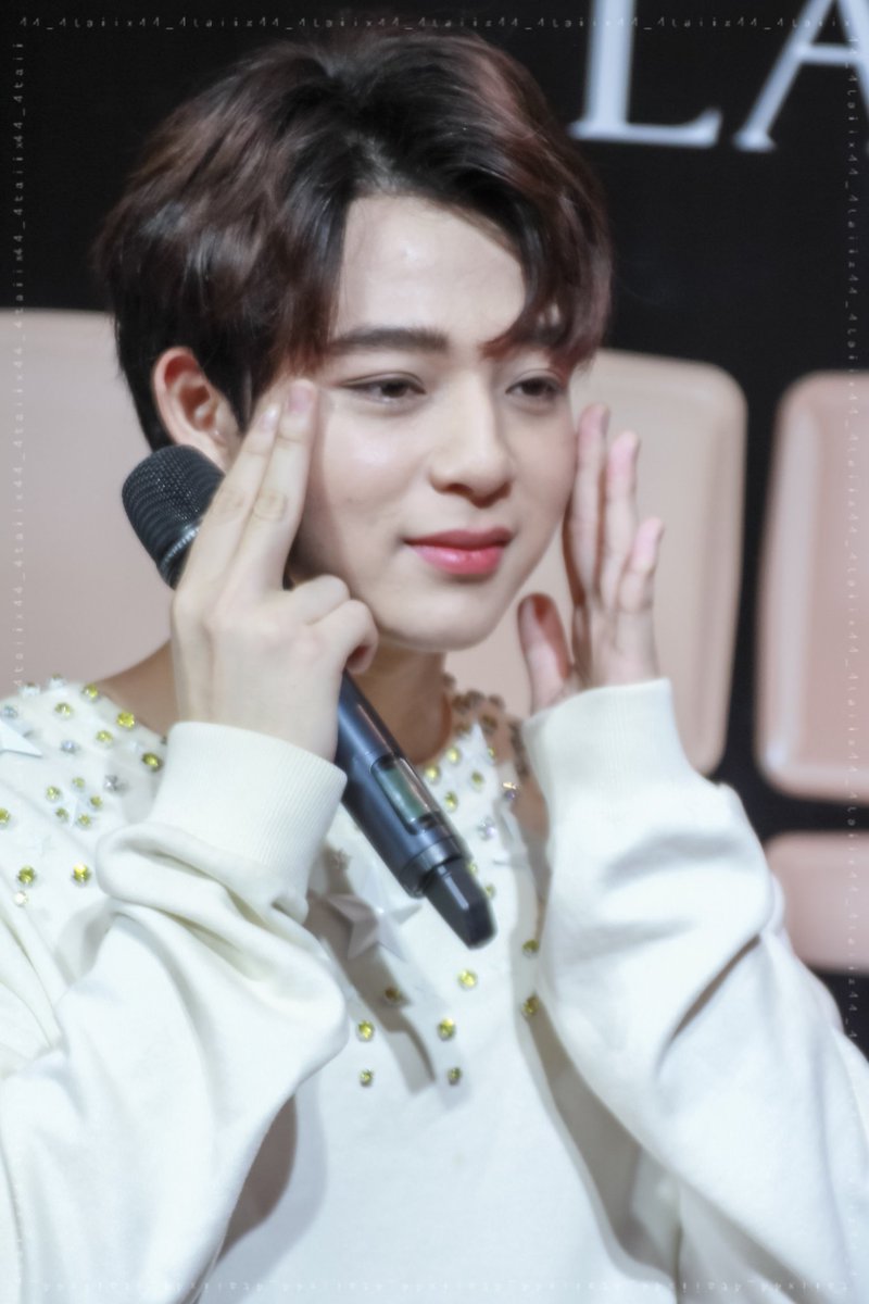TaiiXz_4's tweet photo. 1/10/19 @ Central World. ❤
เมื่อพลาดแล้วจะแก้ตัว
ขอนวดตาแพรบบ 🤣🤣 (แข่งจ้องตาแพ้อยู่ดี😆😆)
#ShadefinderXBas
#บาสเด็กอ้วนที่แท้จริง https://t.co/2yrMfkj6yT