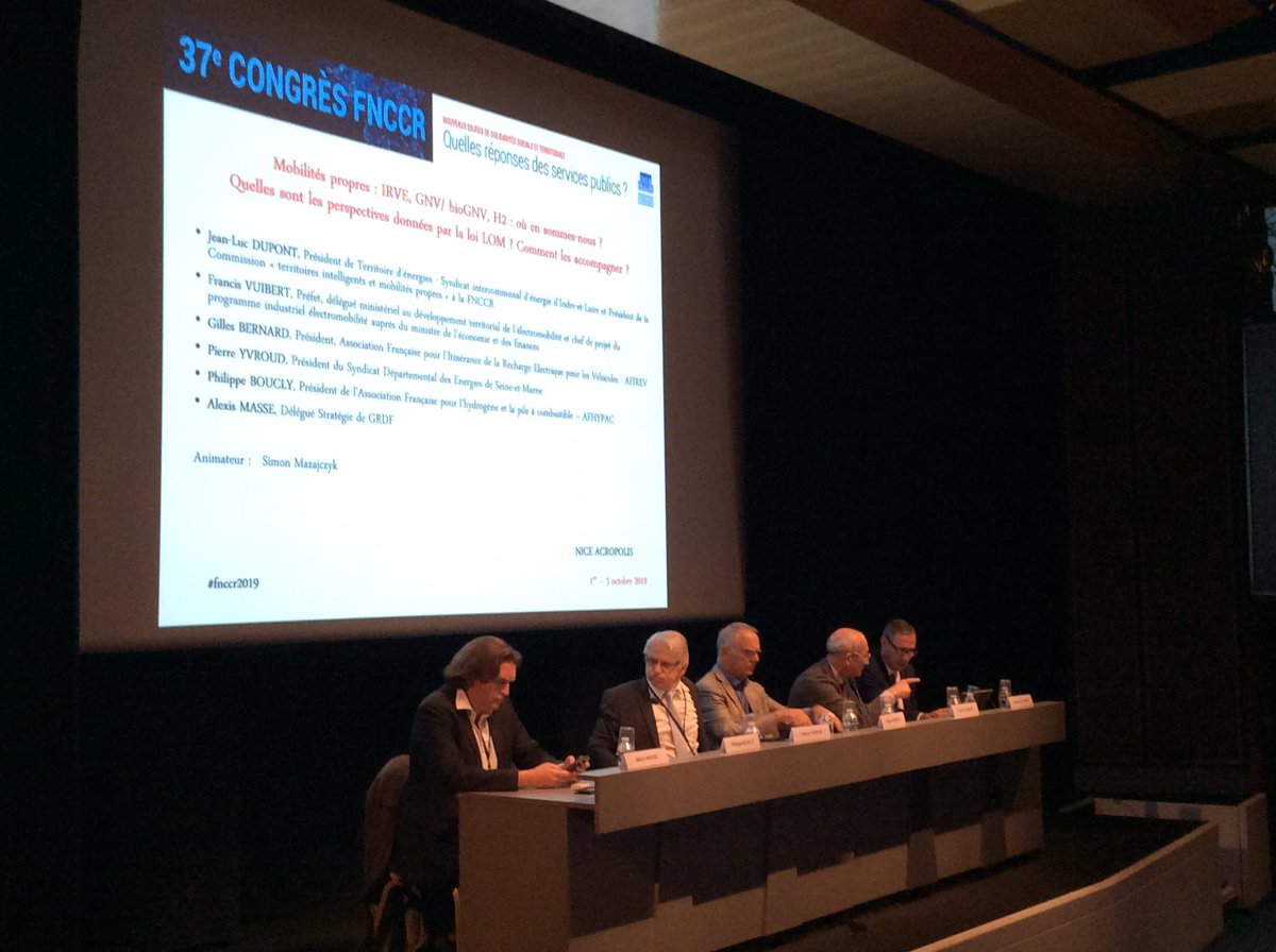 ODUSART94's tweet photo. A. Masse : « en plus de l’aide au développement des stations de recharge, les collectivités peuvent favoriser les mobilités propres par des politiques de stationnement incitatives » #FNCCR2019 https://t.co/EbwZprroE6