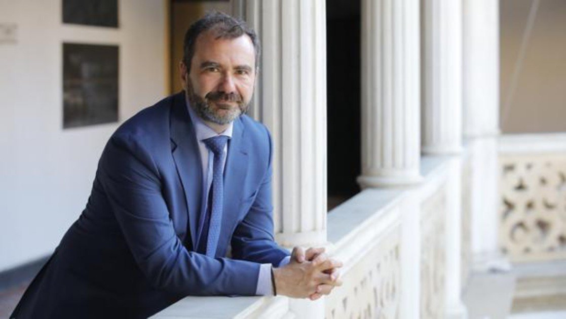 ABC_Cultural's tweet photo. La desinformación en la era de la incomunicación https://t.co/ueN6DWSeW1 Un breve y conciso ensayo, como el buen periodismo, en el que Serrano Oceja analiza el estado actual de la información https://t.co/ybRDFjTLCa