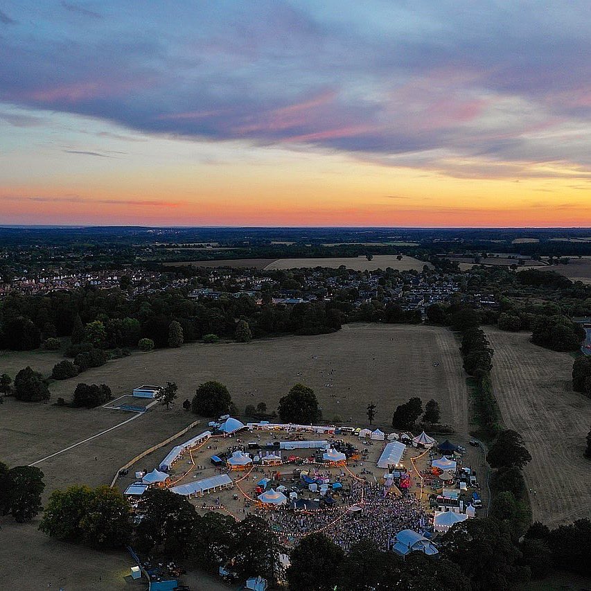 SandhurstMqs's tweet photo. The sun is setting on a manic summer! Throwback to this time last month, setting up for Pub in the Park @ St Albans. Over 8000 square metres of marquees set up in 8 locations across the country! #eventprofs #food #drink #music #festival #🍻 #sunset #Goodtimes #ThrowbackThursday https://t.co/NlPlNFi3gN