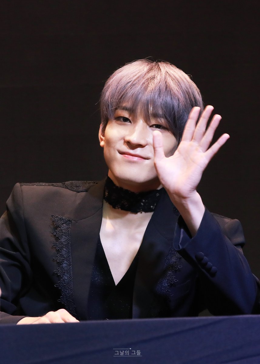 Gonewithtoday's tweet photo. 190922 팬싸인회 HQ
#세븐틴 #SEVENTEEN #원우 #WONWOO 
@pledis_17 https://t.co/SyfpuVGp3M