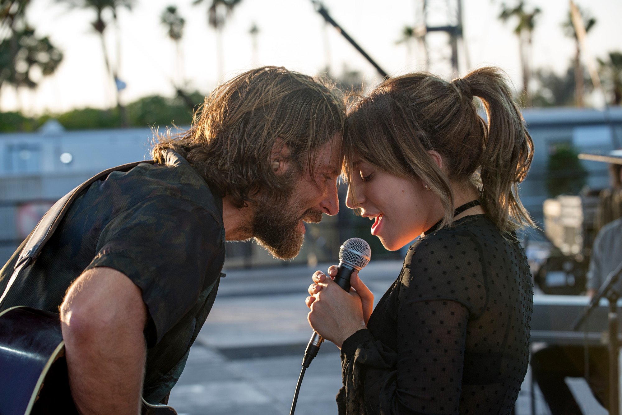 Netflix Japan ネットフリックス アリー スター誕生 監督 主演 ブラッドリー クーパー レディー ガガ アカデミー賞歌曲賞を受賞した シャロウ をはじめ 数々の名曲が色褪せない物語を彩る クーパーの歌唱力 ガガの演技力に圧倒される傑作
