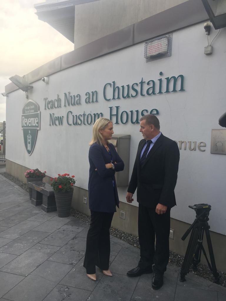 HMcEntee's tweet photo. With Tom Talbot in the @RevenueIE offices at @DublinPortCo this morning. 97% of companies exporting to UK & 90% importing have #EORI numbers & have engaged on customs. We need 100% engagement to prevent delays in event of nodeal. Huge thanks to Revenue staff working 24/7 on this https://t.co/uyNwFc4YD9