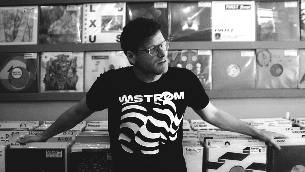GROOVE Magazin (@groove_mag) on Twitter photo Nach fünfzehn Jahren steigt <a href="/OYERECORDS_BRLN/">OYE Record Store</a>-Macher Markus Lindner bei dem Berliner Plattenladen, -Label und -Vertrieb aus. Wir wollten wissen, warum. bit.ly/lindoye Nach fünfzehn Jahren steigt <a href="/OYERECORDS_BRLN/">OYE Record Store</a>-Macher Markus Lindner bei dem Berliner Plattenladen, -Label und -Vertrieb aus. Wir wollten wissen, warum. bit.ly/lindoye