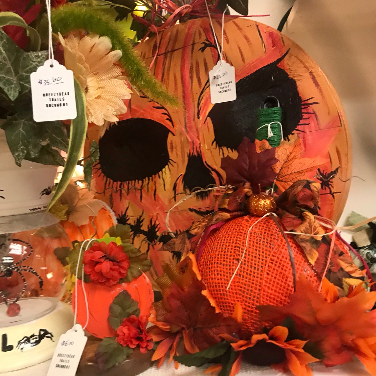 creatingstrokes's tweet image. Halloween Decor