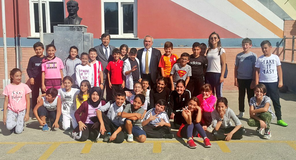 Güçlü Okul Sağlıklı Eğitim Projesi kapsamında bugün okulumuzu ziyaret ederek öğretmen ve öğrencilerimizle birlikte olan Şube Müdürümüz Sayın <a href="/Osmanyirtici/">Hacı Osman YIRTICI</a> beye ziyaretlerinden ötürü teşekkür ederiz. <a href="/Tuzlamem/">Tuzla İlçe Milli Eğitim Müdürlüğü</a> <a href="/tcmeb/">Millî Eğitim Bakanlığı</a> <a href="/Alireisoglu34/">Dr. Ahmet ALİREİSOĞLU</a> <a href="/drsadiyazici/">Dr. Şadi Yazıcı</a>