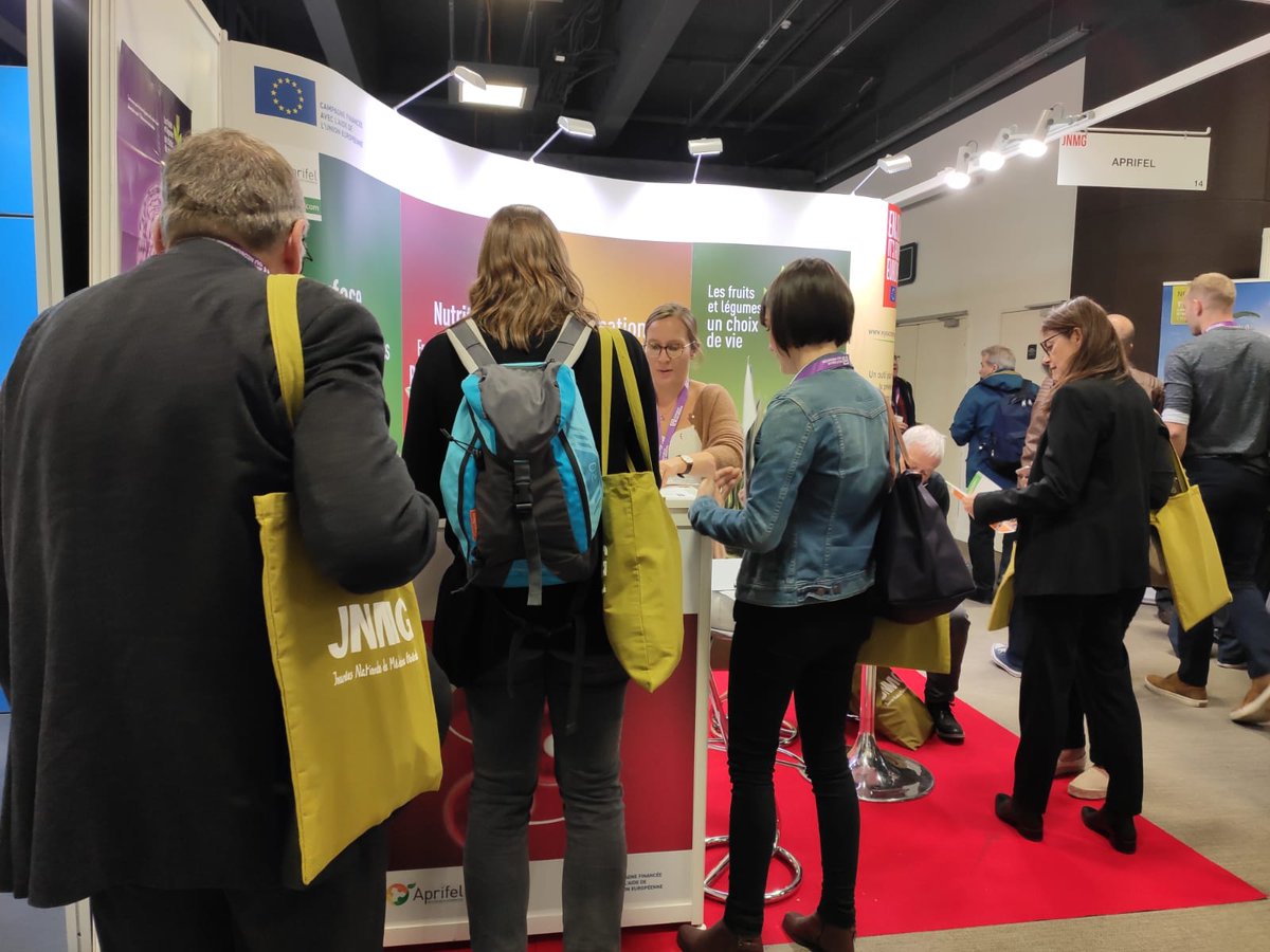 Aprifel_FR's tweet photo. {Événement} #JNMG 2019 De nombreux visiteurs sur notre stand. N'hésitez pas à passer pour recevoir les fiches nutrition santé et les kits d'information pour vos salles d'attente #sante #alimentation #prevention #FandV4health https://t.co/EOlVE4fnlE