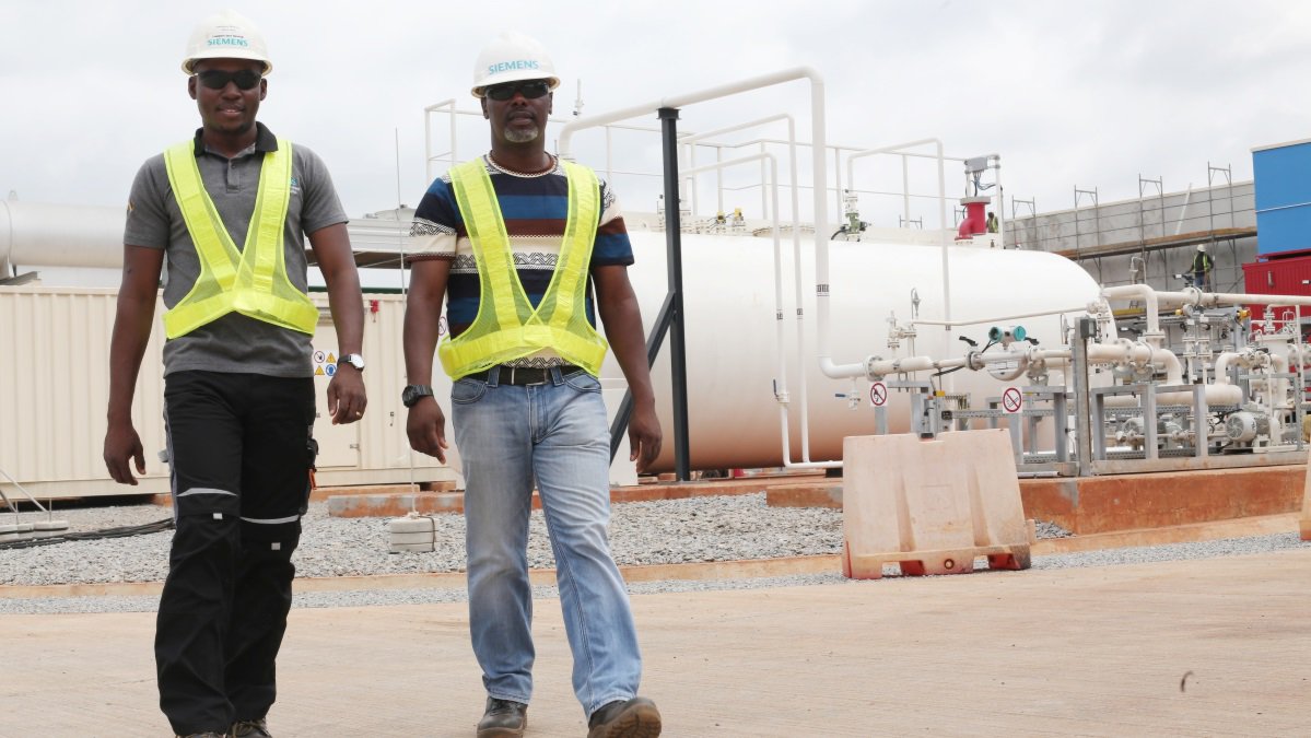 Siemens_Energy's tweet photo. Energy projects in #Africa aren’t just about providing #power to citizens, they also focus on developing local skills and communities. Learn more about #energy4development here: https://t.co/quNKrHooTJ https://t.co/GWE55fwKVk