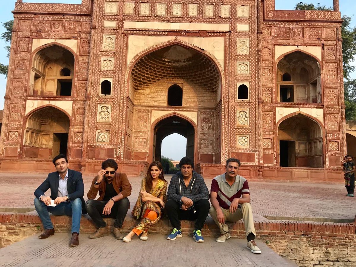 KaafKangna's tweet photo. BTS images from the sets of #kaafkangna &amp; #ayeshaomar Kaaf kangna Directed by a super star writer 
 Khalil Ur Rehman,kaaf kangna is all set to  release on 25th October #kaafkangna #eshalfayyaz  #samikhan #ayeshaomar #fizaali #khalilurrehman #comingsoon https://t.co/gIJASxPgm2