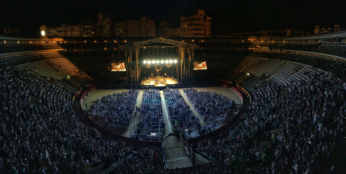 El pasado domingo 29 <a href="/AraMalikian/">Ara Malikian</a> dio un auténtico recital de violín y rock en la Plaza de Toros de Valencia 🎻💥💣

¿Has tenido la suerte de verle en directo? 👉 showsondemand.es