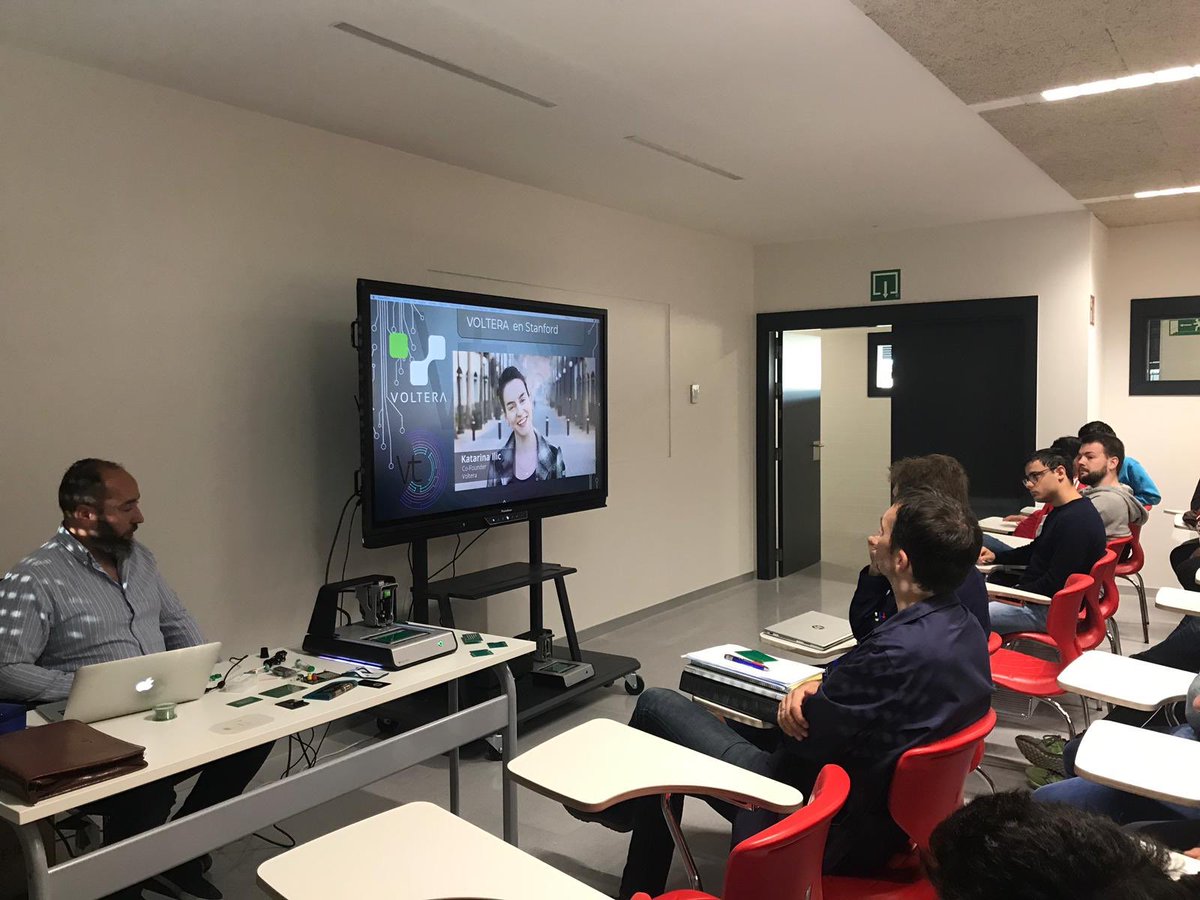 SalesianosPam's tweet photo. Hoy, en el departamento de Electricidad y Electrónica nos visita Roberto Jiménez de @ventajaT para enseñarnos lo último en prototípado electronico de circuitos @voltera_io 
@SalesianosSSM @SarrigurenNet https://t.co/GoUJ7ZJeer