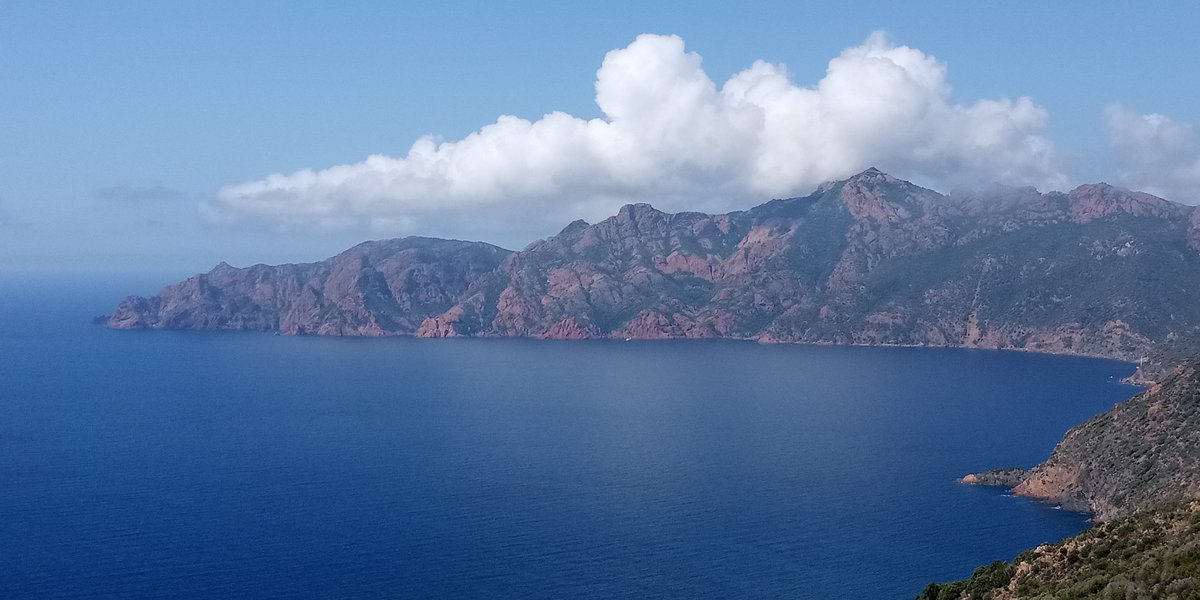 reisegenuss's tweet photo. La #Calanche with red rocks - a great picture of the west coast of #corsica. https://t.co/OGFsRnSHAt