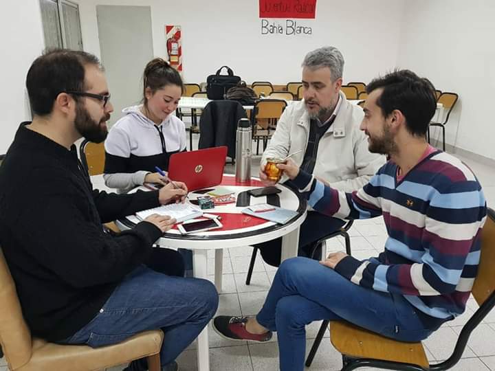 Val_Fabian's tweet photo. 💪 En nuestro local de #VillaMitre @JxCbahia trabajando en equipo! organizando varias actividades que haremos en el barrio.
🇦🇹 #SigamosCambiandoLaCiudad con @hector_gay, un Intendente que #Hace, #NoROBA y #Cumple💪. https://t.co/QUVYUvVLOH
