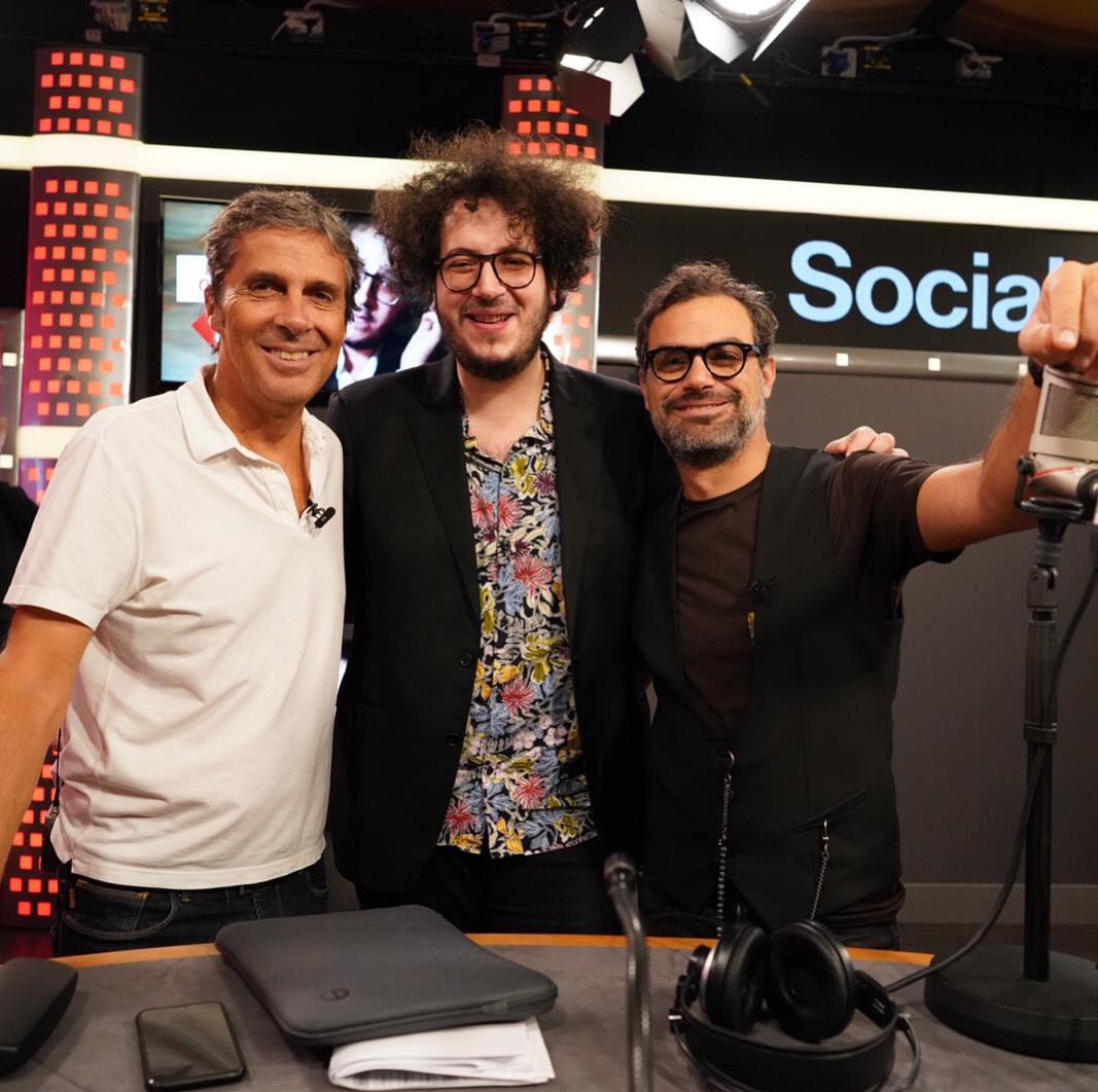 Rai Radio2 (@rairadio2) on Twitter photo Grazie a <a href="/NicoloCarnesi/">Nicolò Carnesi</a> per essere stato con noi a #Radio2SocialClub, con <a href="/LucaBarbarossa/">Luca Barbarossa</a>, <a href="/andyPERRONI/">Andrea Perroni</a> e la #SocialBand
Riascolta su #Radio2 📻
Guarda il #4ottobre alle 8:45 su <a href="/RaiDue/">Rai2</a> 📺 Grazie a <a href="/NicoloCarnesi/">Nicolò Carnesi</a> per essere stato con noi a #Radio2SocialClub, con <a href="/LucaBarbarossa/">Luca Barbarossa</a>, <a href="/andyPERRONI/">Andrea Perroni</a> e la #SocialBand
Riascolta su #Radio2 📻
Guarda il #4ottobre alle 8:45 su <a href="/RaiDue/">Rai2</a> 📺