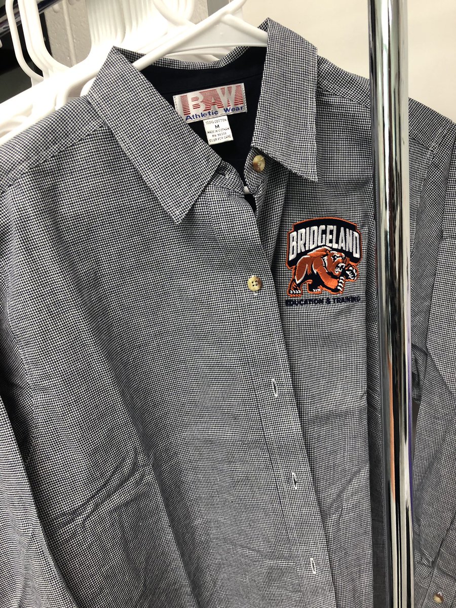 BlakeAlex51105's tweet photo. Our shirts are here!!!! 3 more days before these future teachers go into the classrooms at Wells!!! #explorewells #Bridgelandbest https://t.co/nKkCVhKW0d