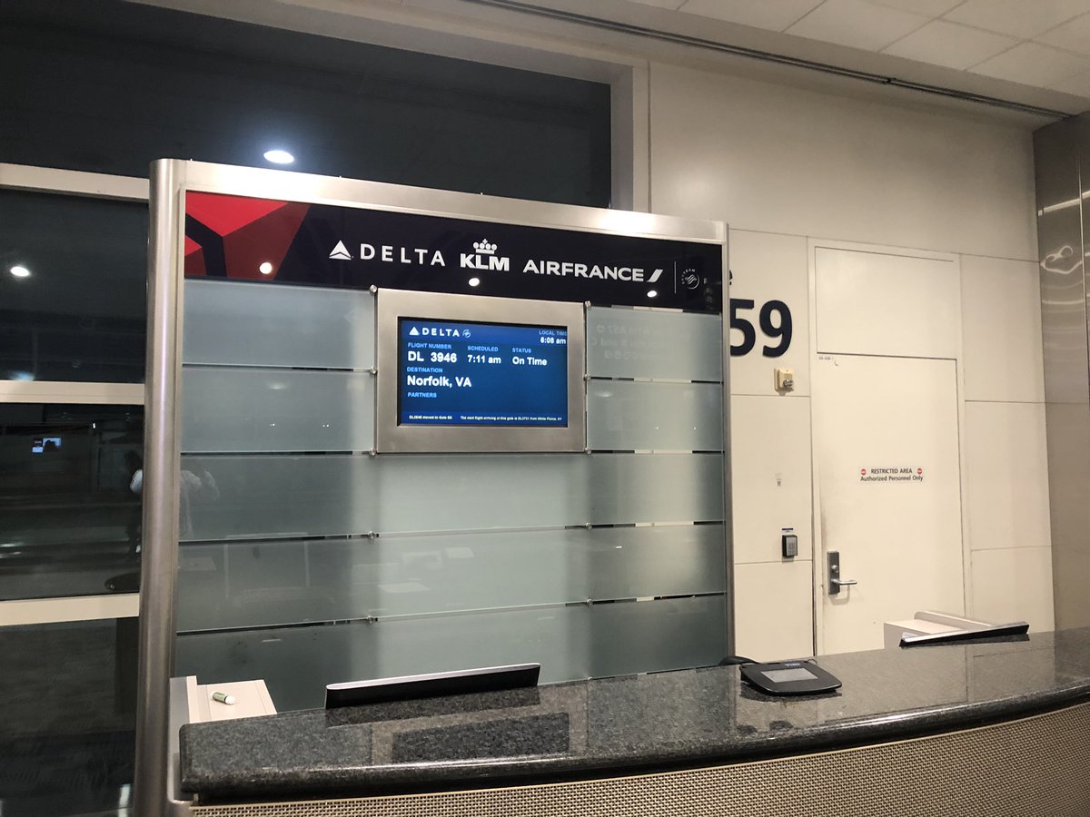 TheJakoMan's tweet photo. Waiting on my flight to Virginia ๐ #BITE4 https://t.co/ZqPXiN1fam