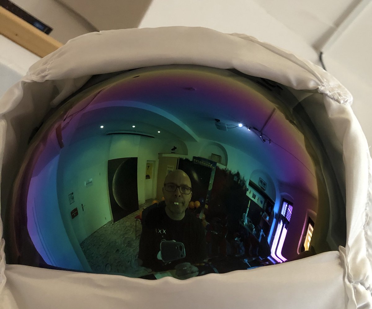 #TürenAuf Maus im Planetarium angekommen