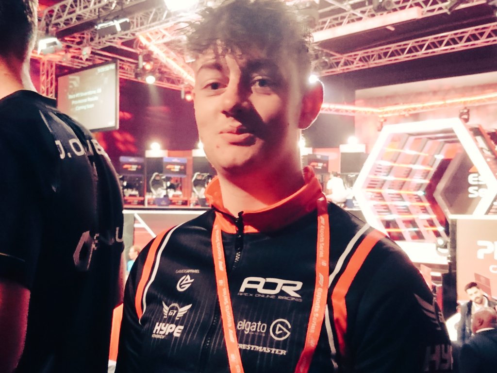 ApexOnRacing's tweet photo. We were incredibly delighted to find @RacingLewis last night during the #F1Esports event 🎮

He stood out from the crowd, wearing a piece of our official AOR merchandise 😎

Thank you for your support! ♥ https://t.co/BJZdHp18Fl