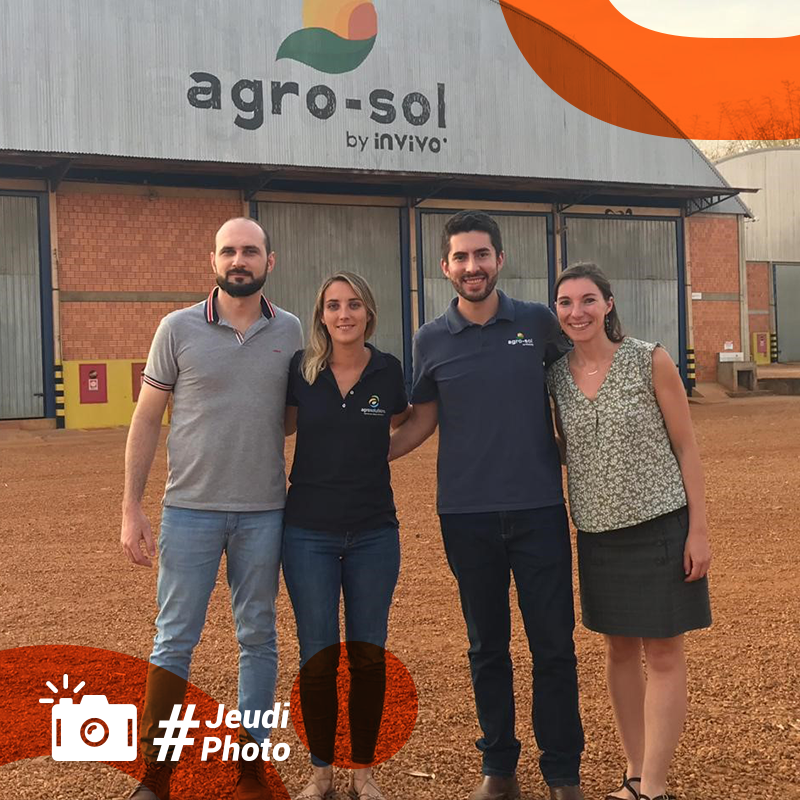 SMAG_SmartAgri's tweet photo. 📲 #JeudiPhoto #agriculturedanslemonde
Reportage📷de notre chef de projet @MarionSainsard en direct de chez #AgroSol #Sementes🌱🇧🇷 #seeds
Partez à la découverte de la production de semences de #soja au #Brésil ! https://t.co/TX36PjnSkg