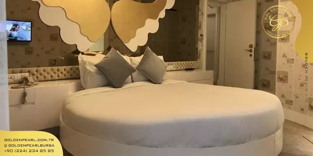 يعكس فندق #غولدن_بيرل_البوتيكي إيقاع الحياة اليومية العصرية ويُضفي لمساتٍ من الروعة والسحر على الحياة الاجتماعية العصرية الذي تنفرد به المدينة، أثناء إقامتك في ضيافة فندق #غولدن_بيرل_البوتيكي الذي يتخذ من بورصة موقعًا له، ربما لن نخبرك بالطريقة المثلى للاستمتاع بوقتك في ضيافتنا