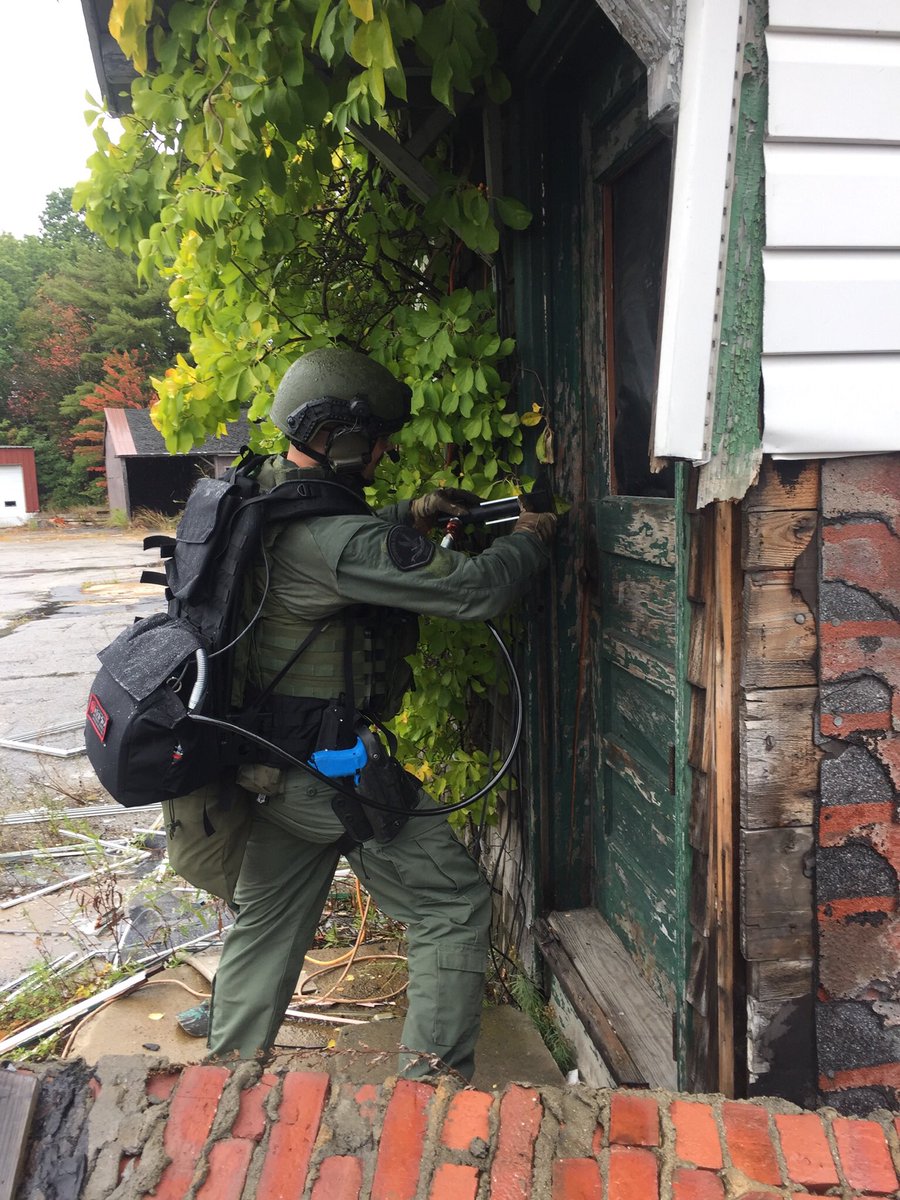 Ratools247's tweet image. Great training day with South Portland SRT complete with three hostage rescue scenarios!     #swat #police #tactical #tacticalbreaching #mechanicalbreaching #breachingtools #military #entrytools #forcibleentry #swattraining #military #specialoperations