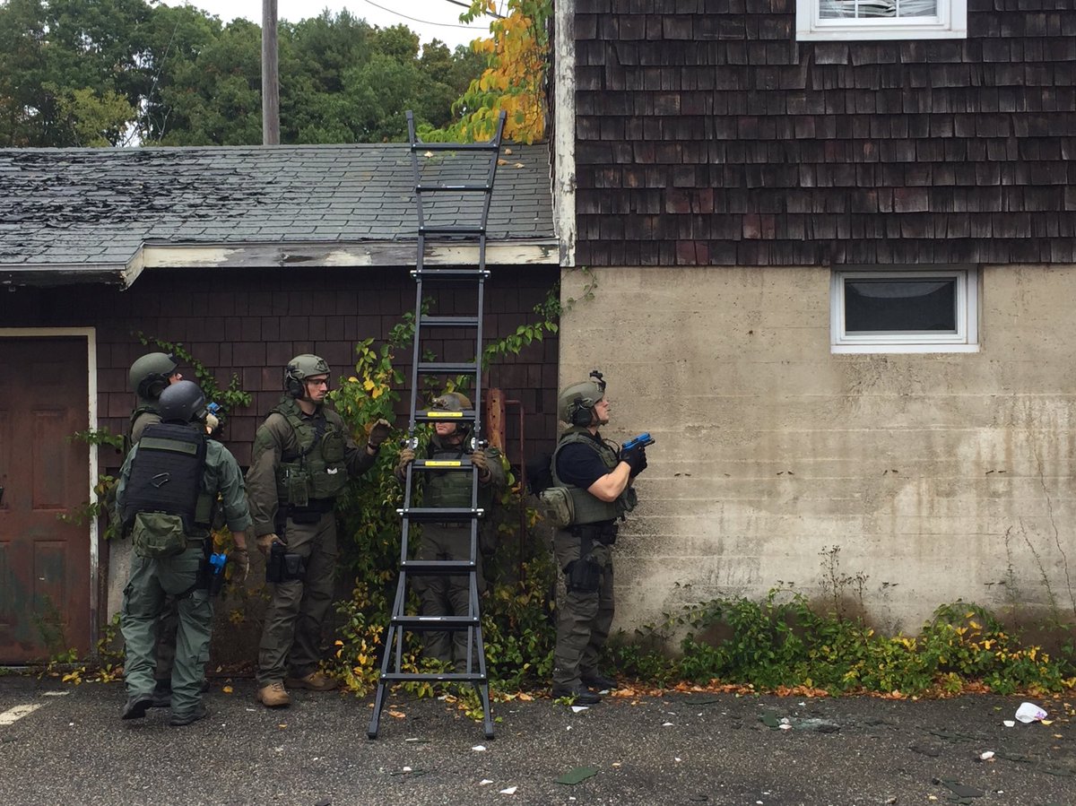 Ratools247's tweet image. Great training day with South Portland SRT complete with three hostage rescue scenarios!     #swat #police #tactical #tacticalbreaching #mechanicalbreaching #breachingtools #military #entrytools #forcibleentry #swattraining #military #specialoperations