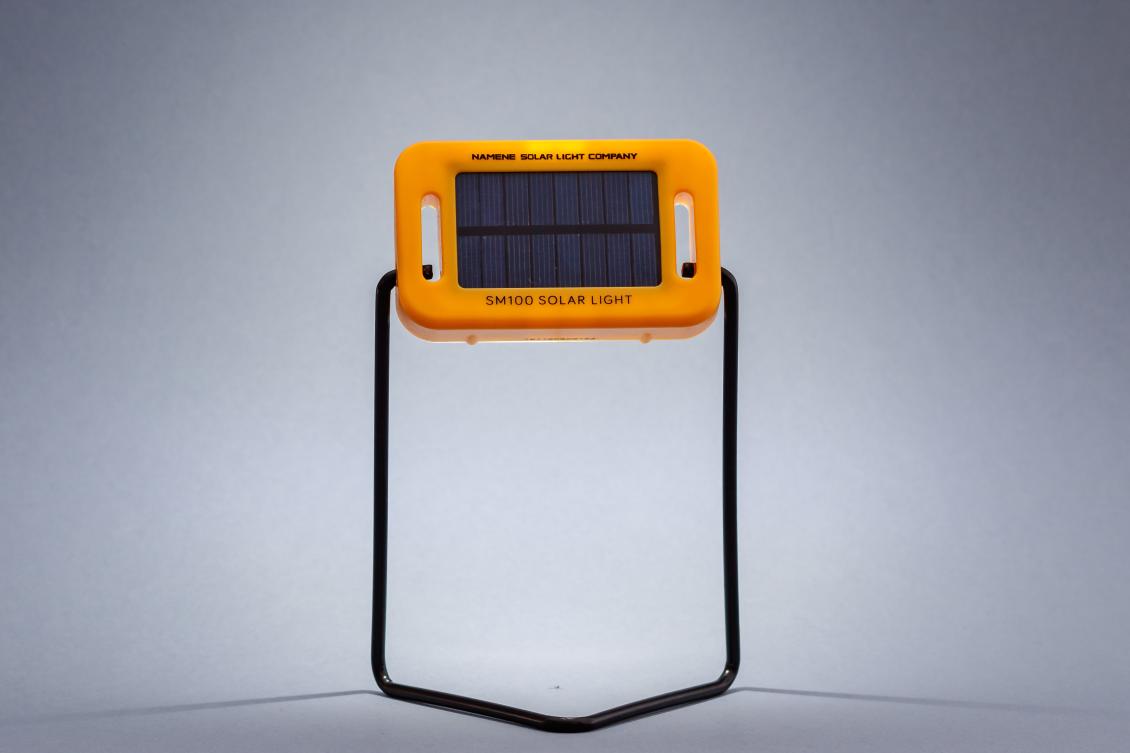williamaboadji's tweet photo. Nous présentons la nouvelle lampe solaire SM100, que Elite Technology distribue désormais au Burkina Faso, Mali et Togo. https://t.co/BKfVBrH67p