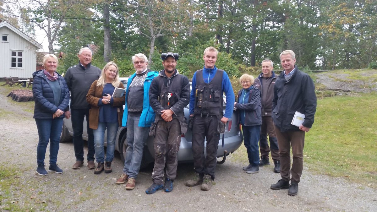 Photos from Vegårshei Bygdetun's post: Linoljedagen! 25. september fikk museet besøk av konservator Kerstin Lykma, som er spesialist på linoljemaling og behandling av den høvlete kledningstypen vi nå har fått på almuestaua.… dlvr.it/RFQ8QY #vegårsheiingen #vegårshei