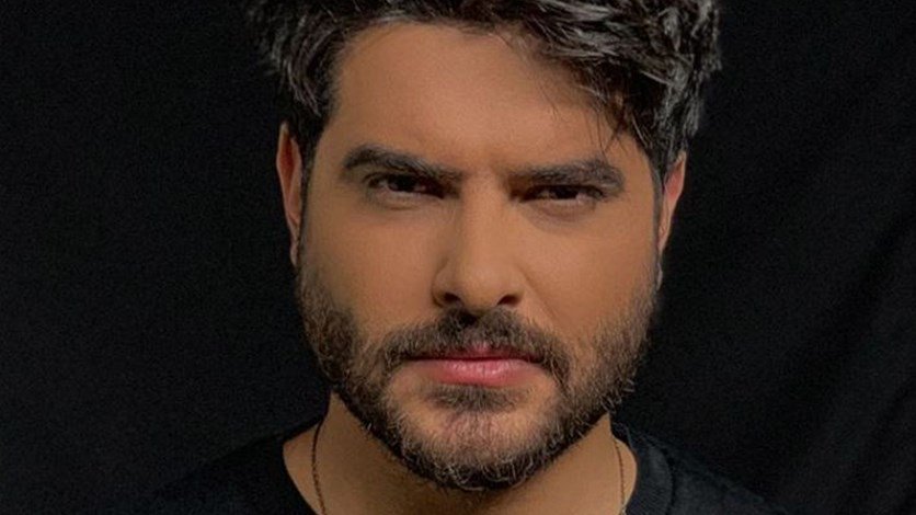 RamyAyach's tweet photo. أقول للصحفي مدّعي الرجولة والذي بتبدل لونه كالحرباية .محاولاتك لن تجدي نفعا بعد الآن ونواياك اصبحت مكشوفة للناس وعقدك وحقدك اصبحت واضحة. ليتك تهتم ببعض الأمور المفيدة بدل من سفاهة ثقافتك الزائفة بافتعال المشاكل بين الفنانين. 
احب #ناصيف_زيتون https://t.co/GZAXBdApVB