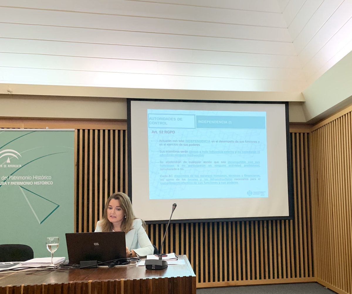 juaninfantess's tweet photo. Último acto del día de hoy. María Martínez-Añón aborda las Autoridades de Control y Régimen Sancionador del #RGPD en las jornadas de @UNIAuniversidad que dirige @iglezpol https://t.co/DNbiJlfc7X
