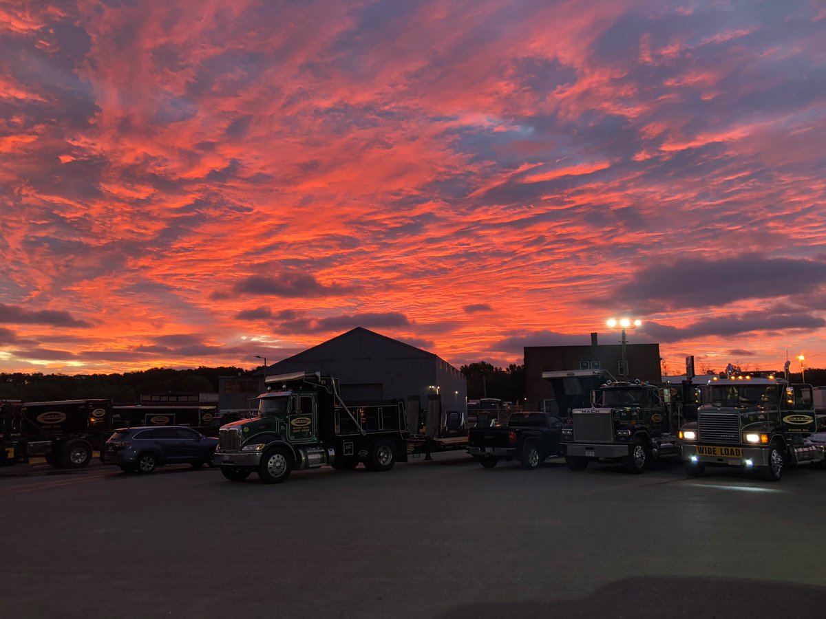 ggreeneconst's tweet photo. What better way to start the day than a sunrise over the Hyde Park Yard #GGreene #HydePark #MackTrucks https://t.co/tA3wfqyvEn