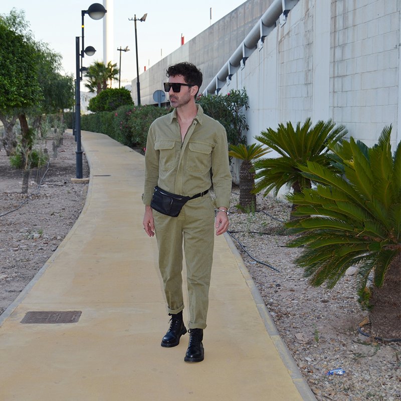 ¡Entra en nuestra web y descubre cómo lleva #AndrewSánchez la prenda que esta revolucionando el 'street style' esta temporada! 🔝✨
👉 bit.ly/Mono_AndrewSan…