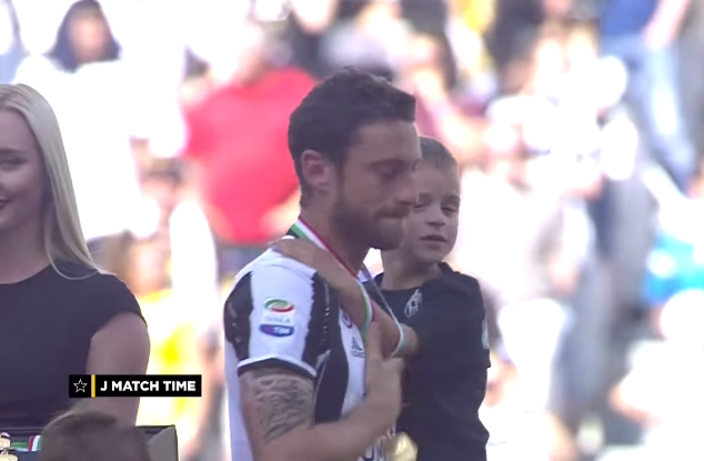 forumJuventus's tweet photo. Uno di noi @ClaMarchisio8 ♥️⚪⚫ https://t.co/S3dvB5haU0