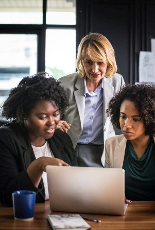 IoDWales's tweet photo. On the 24th of October @IoD_NorthWales are hosting a #ProfessionalDirector series to help you be the best leader you can. Find out more here: https://t.co/Pz9joehtYH https://t.co/Iis9rAbJxz