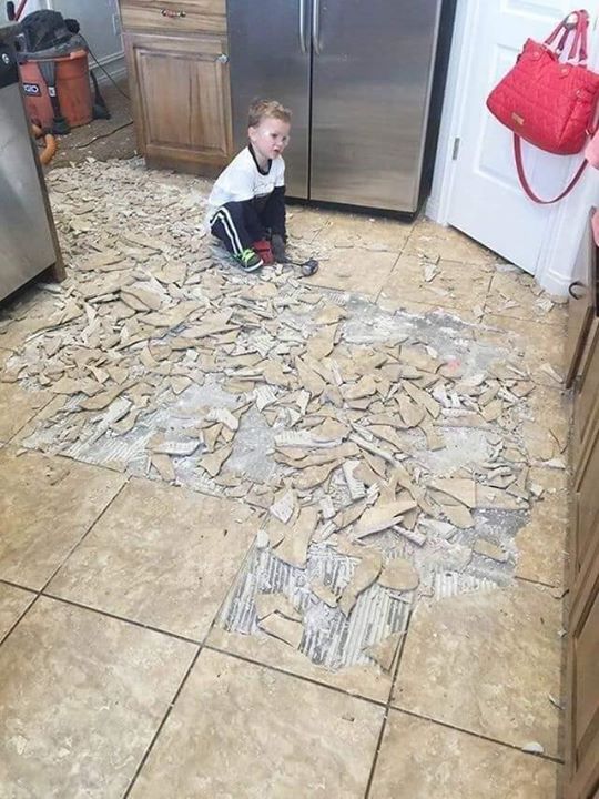 Kun remontti yllättää liallaan, pölyllään ja kaikella kauheudellaan. Koko kauheus helpottuu, kun tärkeät huonekalut ja tavarat ovat tallessa pienvarastossa. #muuttuviinelämäntilanteisiin