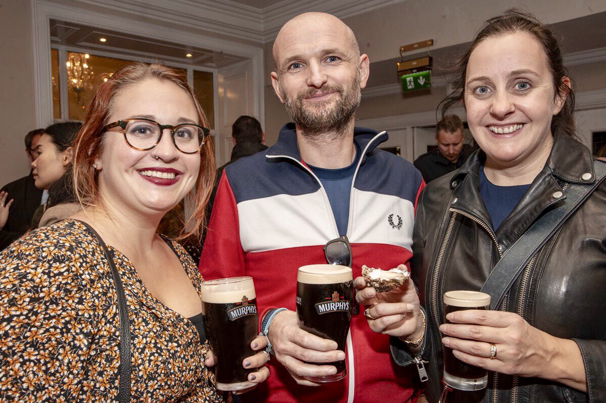 #ThrowbackThursday to the 2019 #CorkOysterFest at <a href="/MetropoleCork/">The Metropole Hotel Cork</a>. We’re missing the cold pints of #MurphysIrishStout and fresh <a href="/HartyOysters/">Harty Oysters</a> on this rainy Thursday... are you? 
@corkgourmet #seafood #oysters #rainyday #missingit